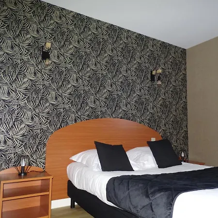 Logis Les 3 Marchands Hotel 2*