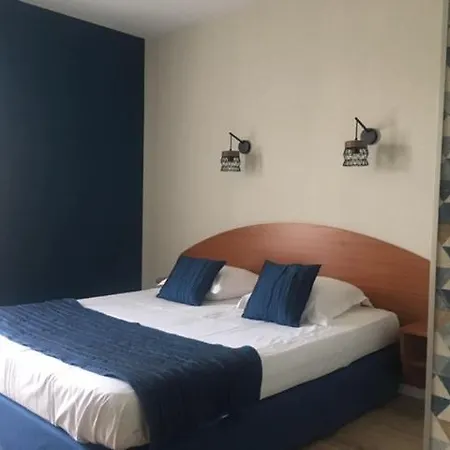 Logis Les 3 Marchands Hotel