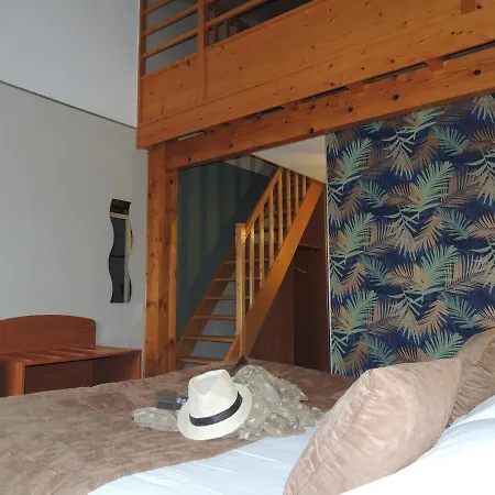 Logis Les 3 Marchands Hotel Bressuire