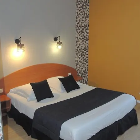 Logis Les 3 Marchands Hotel Bressuire