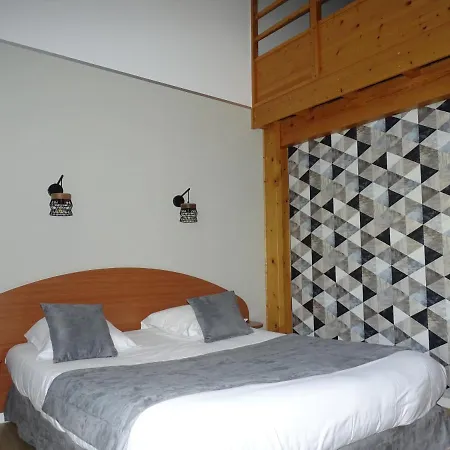 Logis Les 3 Marchands Hotel 2*