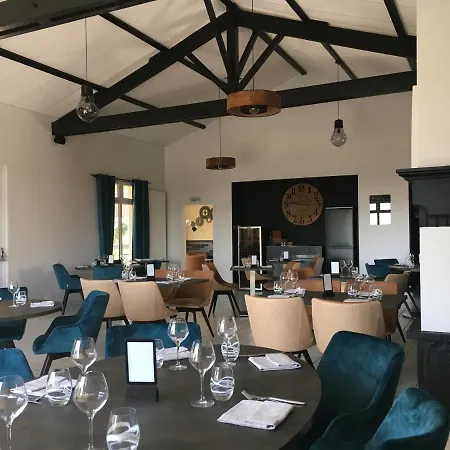 Logis Les 3 Marchands Hotel