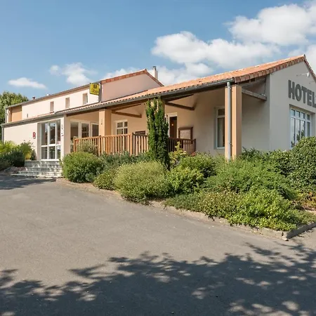 Logis Les 3 Marchands Hotel Bressuire