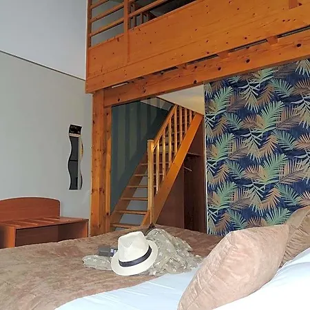 Hotel Logis Les 3 Marchands 2*