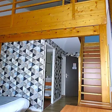 Logis Les 3 Marchands Hotel 2*