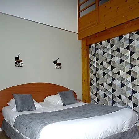Logis Les 3 Marchands Hotel 2*