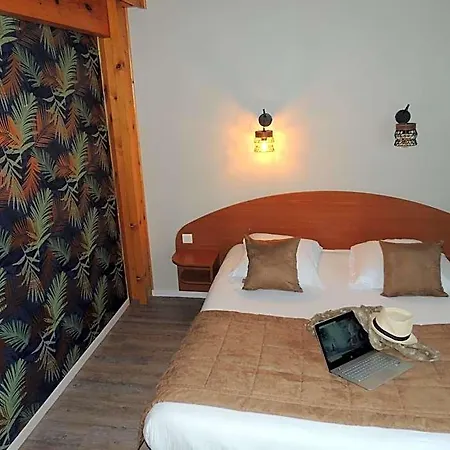 Hotel Logis Les 3 Marchands