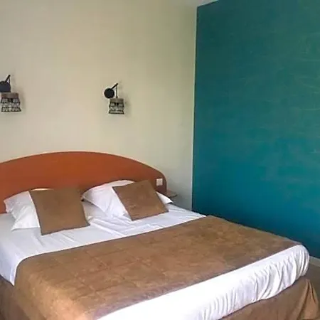 Logis Les 3 Marchands Hotel