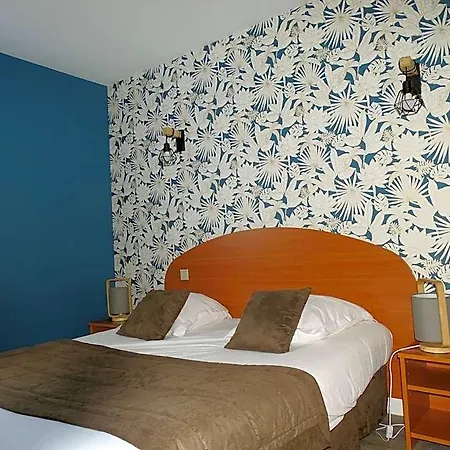 Hotel Logis Les 3 Marchands 2*