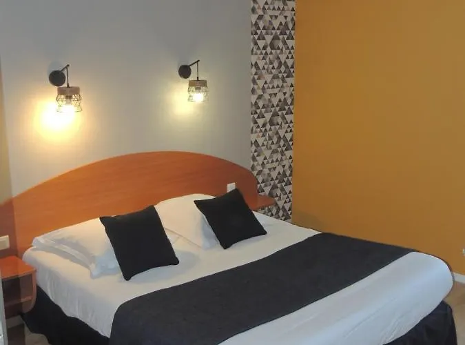 Logis Les 3 Marchands Hotel Bressuire