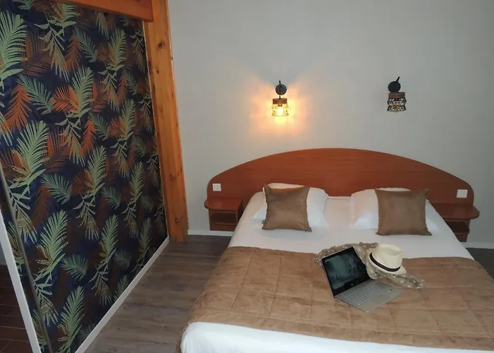 Hotel Logis Les 3 Marchands Bressuire