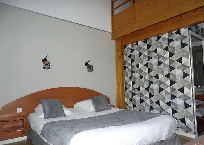 Logis Les 3 Marchands Hotel 2*